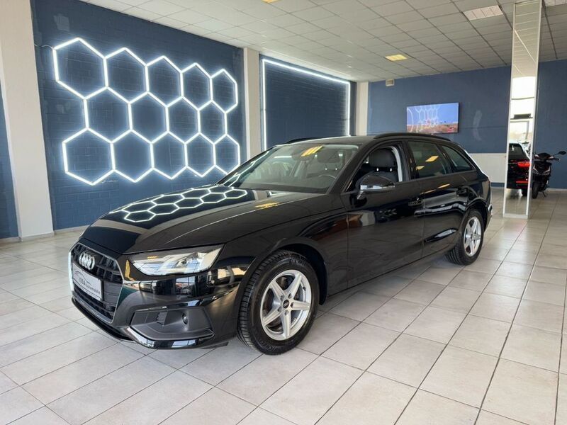 Schwarz Gebraucht 2022 Audi A4 Basis Kombi | 28.500 € (Etwas zu teuer) - Bild 1/4
