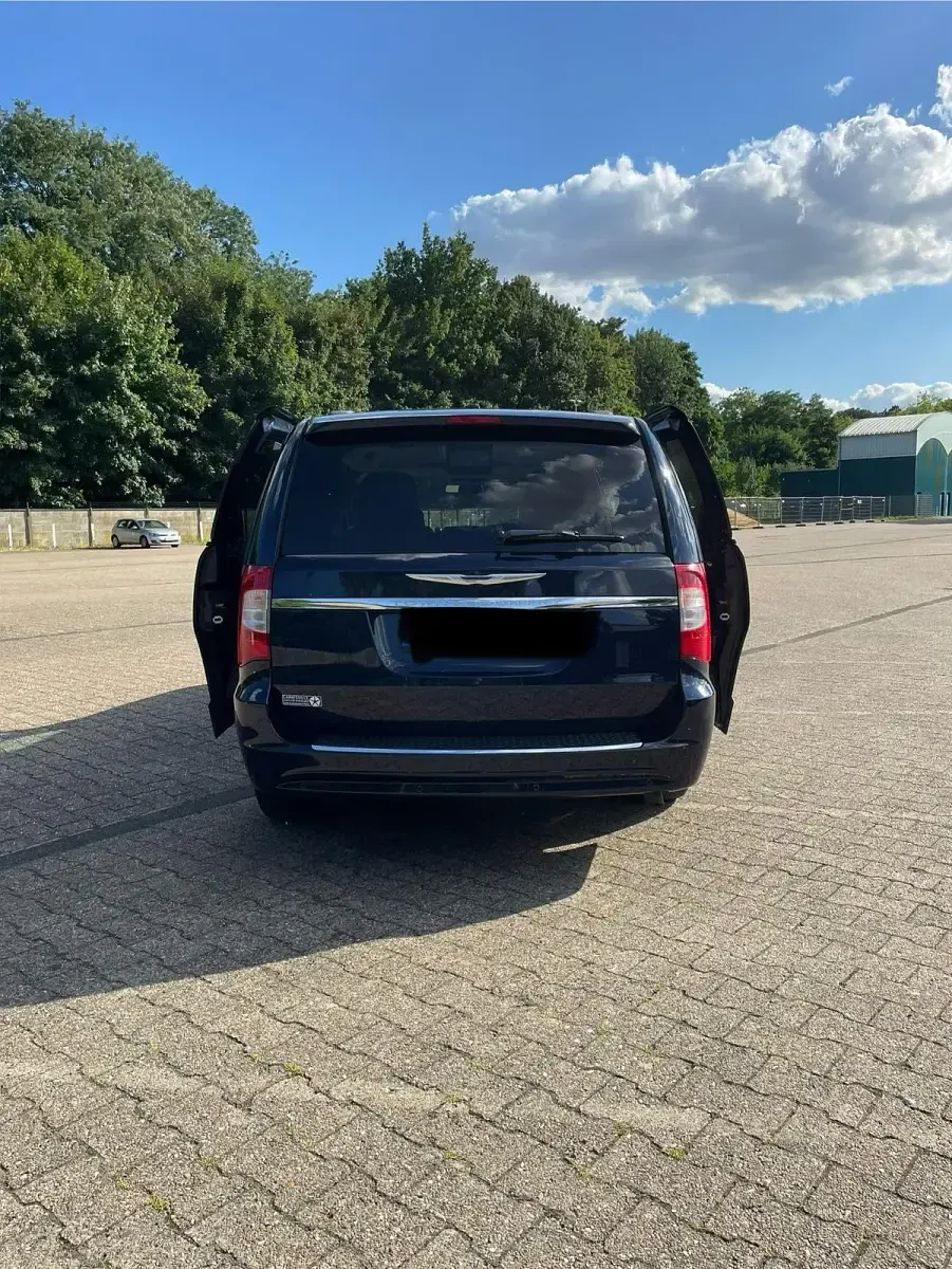 Gebraucht Chrysler Grand Voyager Limited 287 PS (211 kW) 2012 Blau Van / Kleinbus