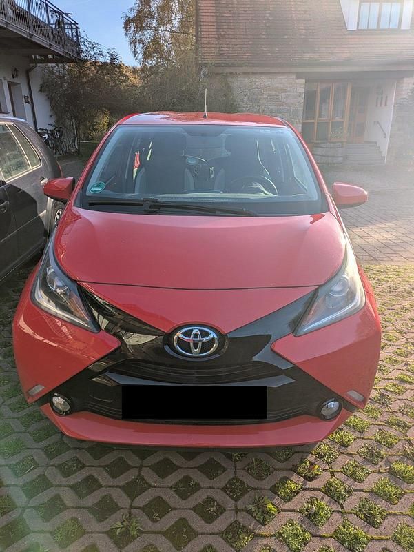Rot Gebraucht 2017 Toyota Aygo Kleinwagen | 5.500 € (Guter Preis) - Bild 1/4