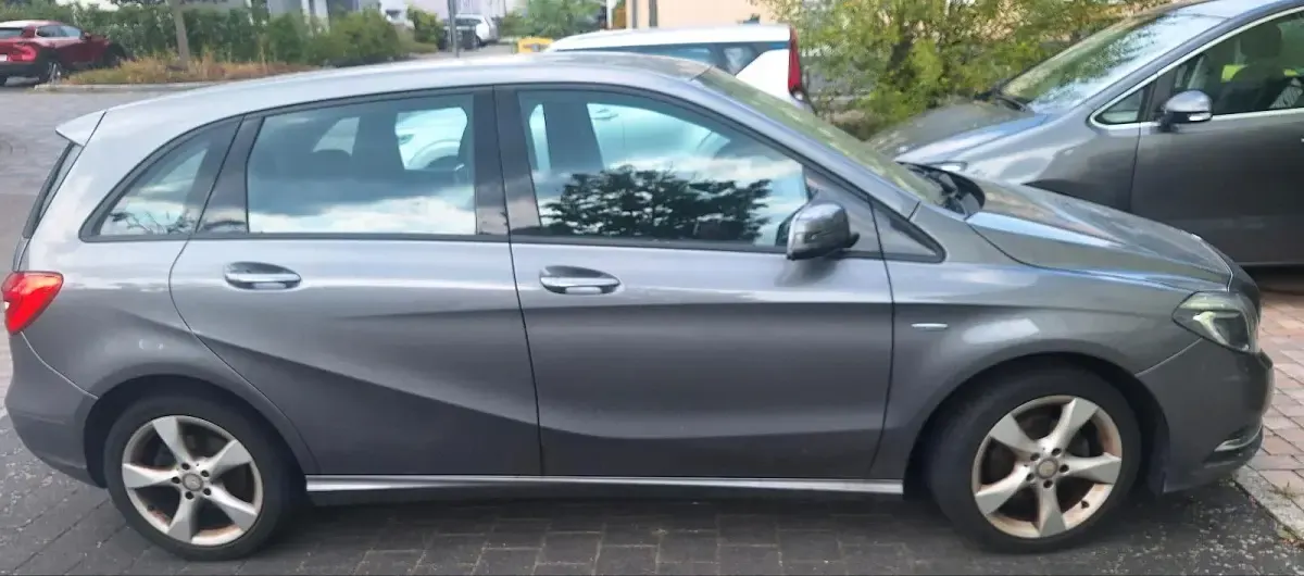 Gebraucht Mercedes B180 122 PS (89 kW) 2012 Grau Kleinwagen