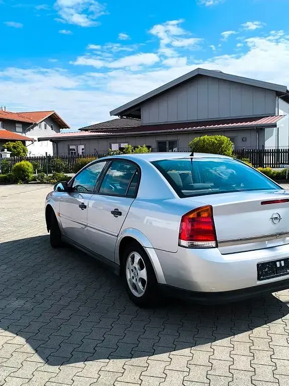Begagnad Opel Vectra 122 HK (89 kW) 2003 Silver Sedan
