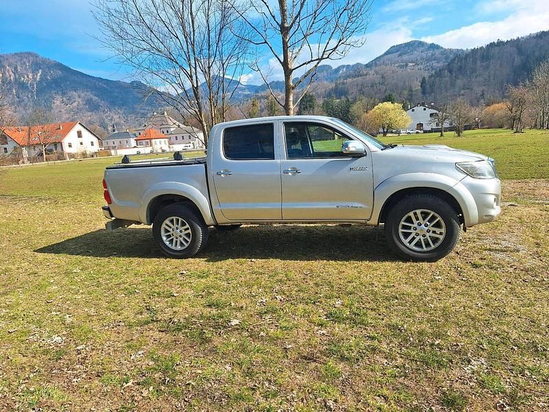 Gebraucht Toyota HiLux 144 PS (105 kW) 2014 Silber Pickup