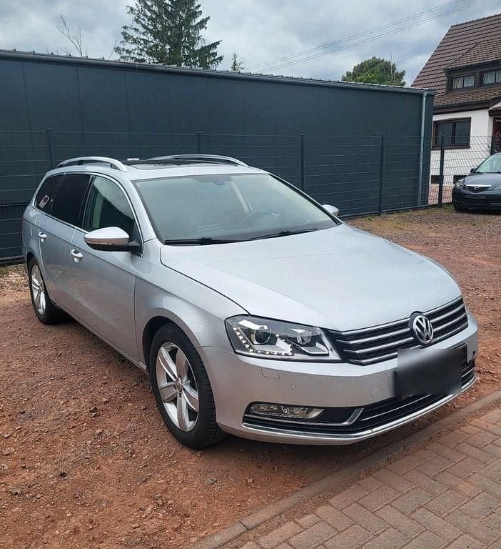 Schwarz Gebraucht 2012 VW Passat Limousine | 4.199 € (Superpreis) - Bild 1/4