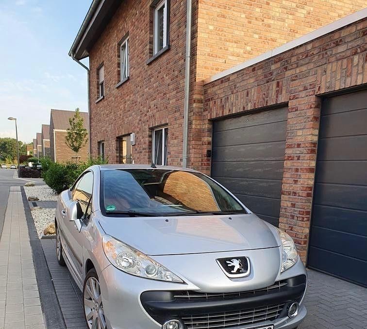 Silber Gebraucht 2007 Peugeot 207 CC Platinum Cabrio | 3.500 € (Fairer Preis) - Bild 1/4
