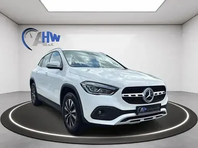 Gebraucht Mercedes GLA200 Style 163 PS (119 kW) 2021 Weiß SUV