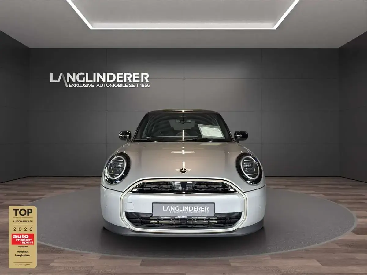 Gebraucht Mini Cooper Favoured 156 PS (114 kW) 2024 Melting silver iii Kleinwagen