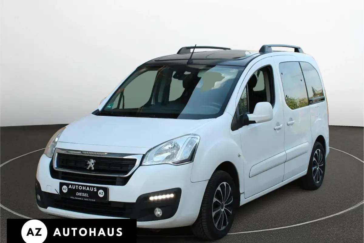 Gebraucht Peugeot Partner Tepee Allure 100 PS (73 kW) 2016 Weiß Van / Kleinbus