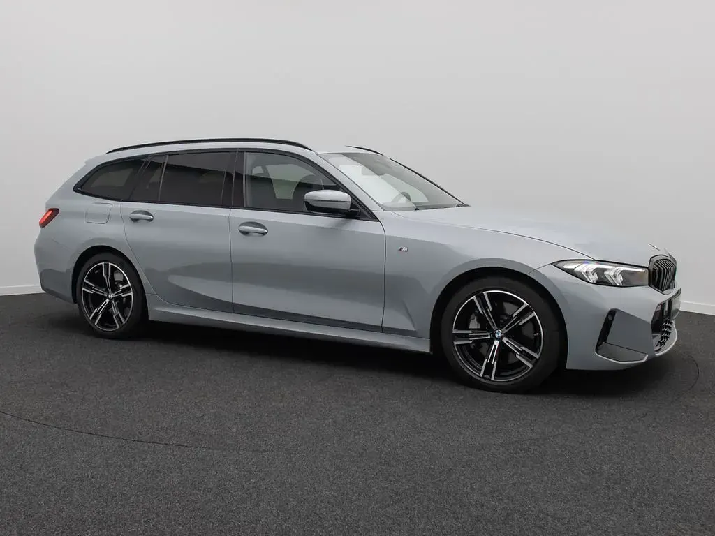Gebraucht BMW 330 M Sport 245 PS (180 kW) 2023 Grau Limousine