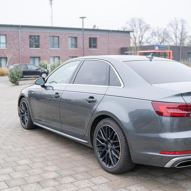Gebraucht Audi A4 S-Line 190 PS (139 kW) 2019 Grau Limousine