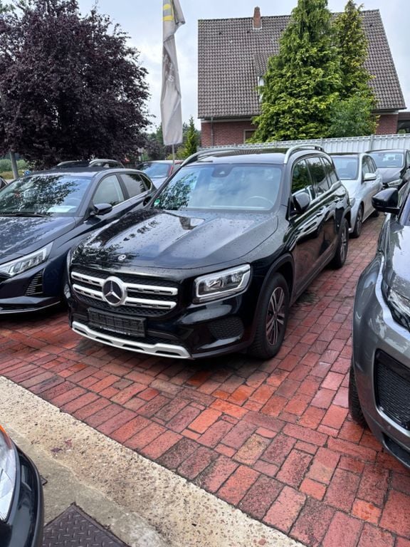 Nachtschwarz unilack Gebraucht 2021 Mercedes GLB220 Style SUV | 31.300 € (Fairer Preis) - Bild 1/4