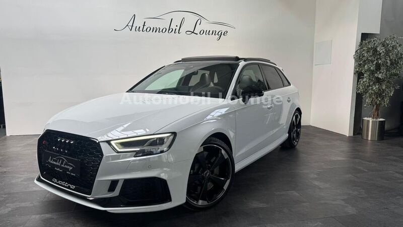Weiß Gebraucht 2020 Audi RS3 Sportback Ambiente Kleinwagen | 46.999 € - Bild 1/4