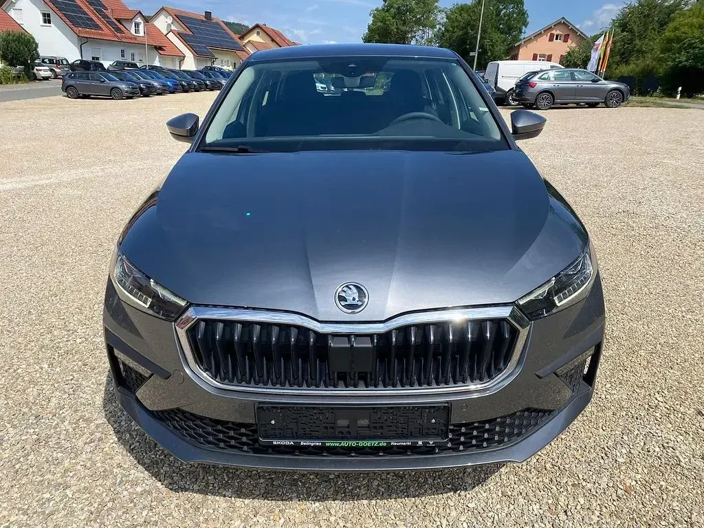 Gebraucht Skoda Scala Tour 150 PS (110 kW) 2026 Grau Kleinwagen