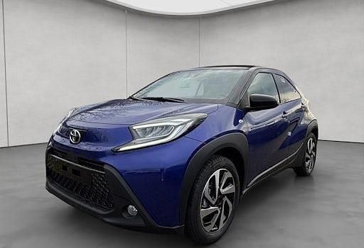 Neu Toyota Aygo X Play 72 PS (52 kW) 2025 Juniper blue metallic/dach mys SUV