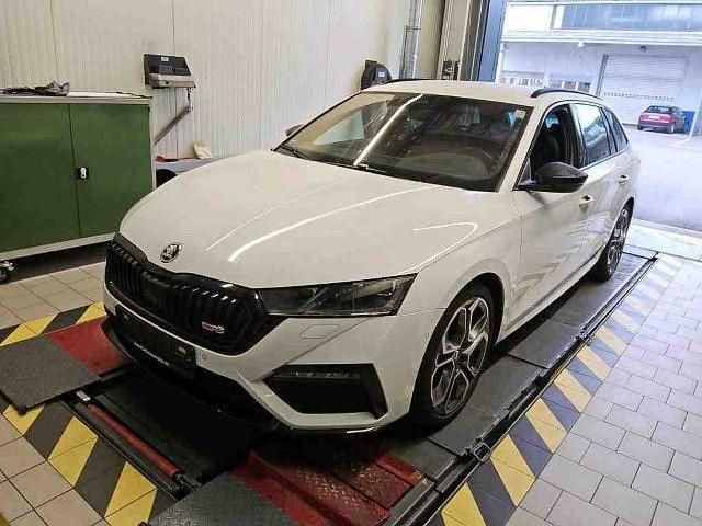 Moonweiss metallic Gebraucht 2022 Skoda Octavia RS Kombi | 28.930 € (Fairer Preis) - Bild 1/3