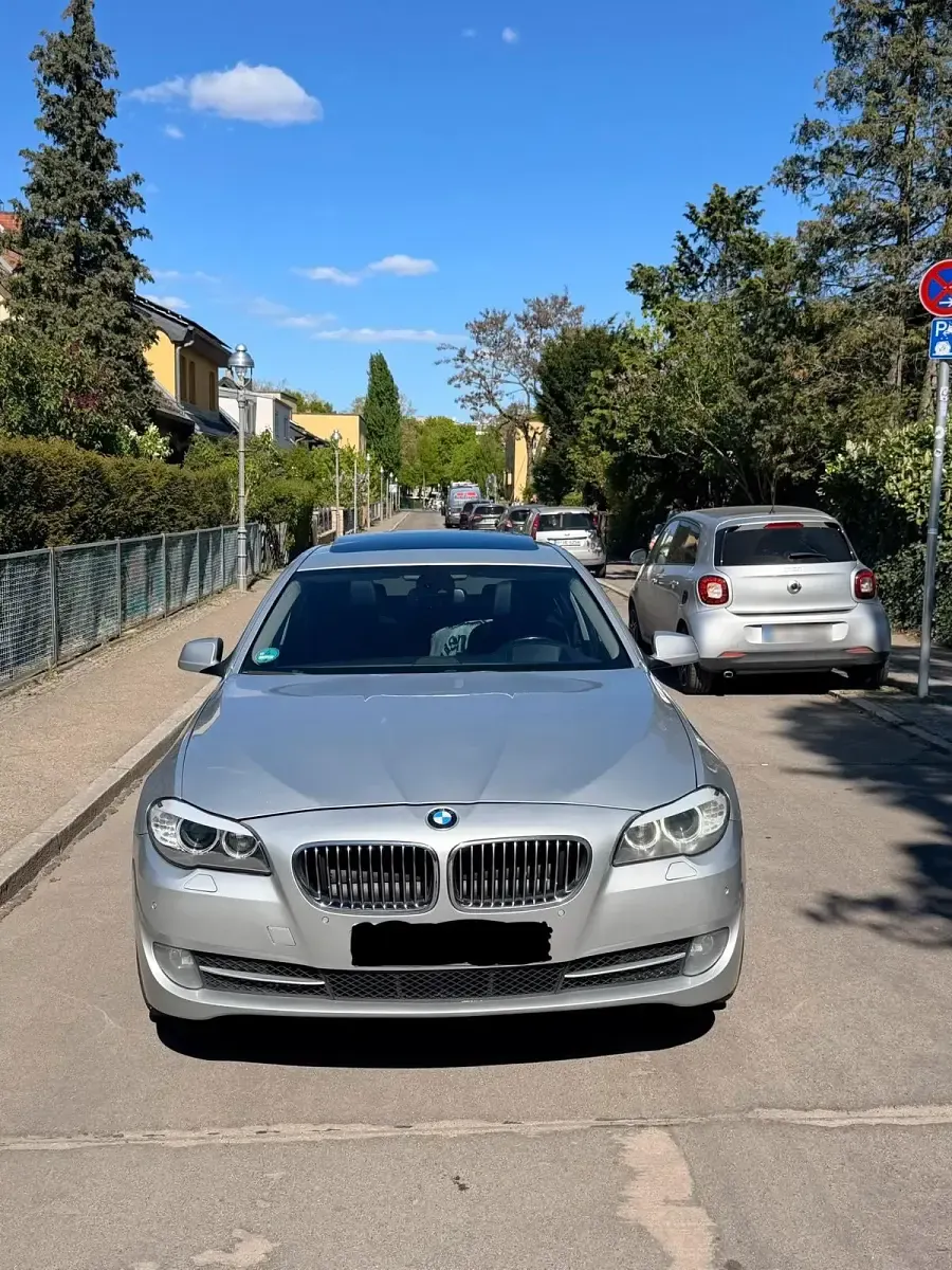 Second-hand BMW 520 184 CP (135 kW) 2012 Argintiu Berlinǎ