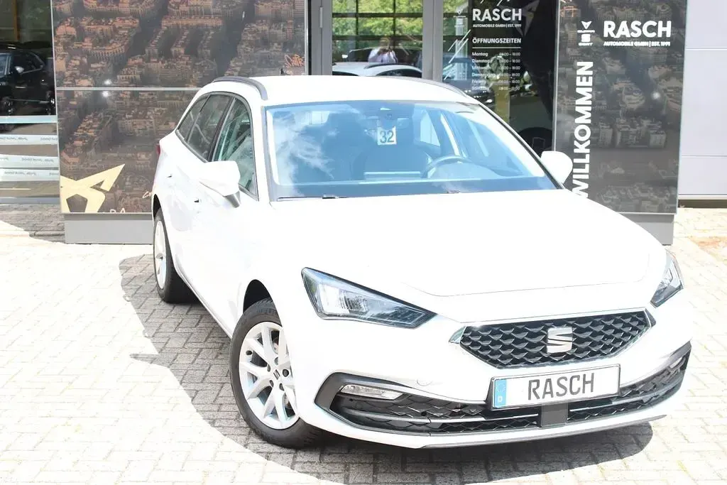 Gebraucht Seat Leon Style 150 PS (110 kW) 2023 Weiß Limousine