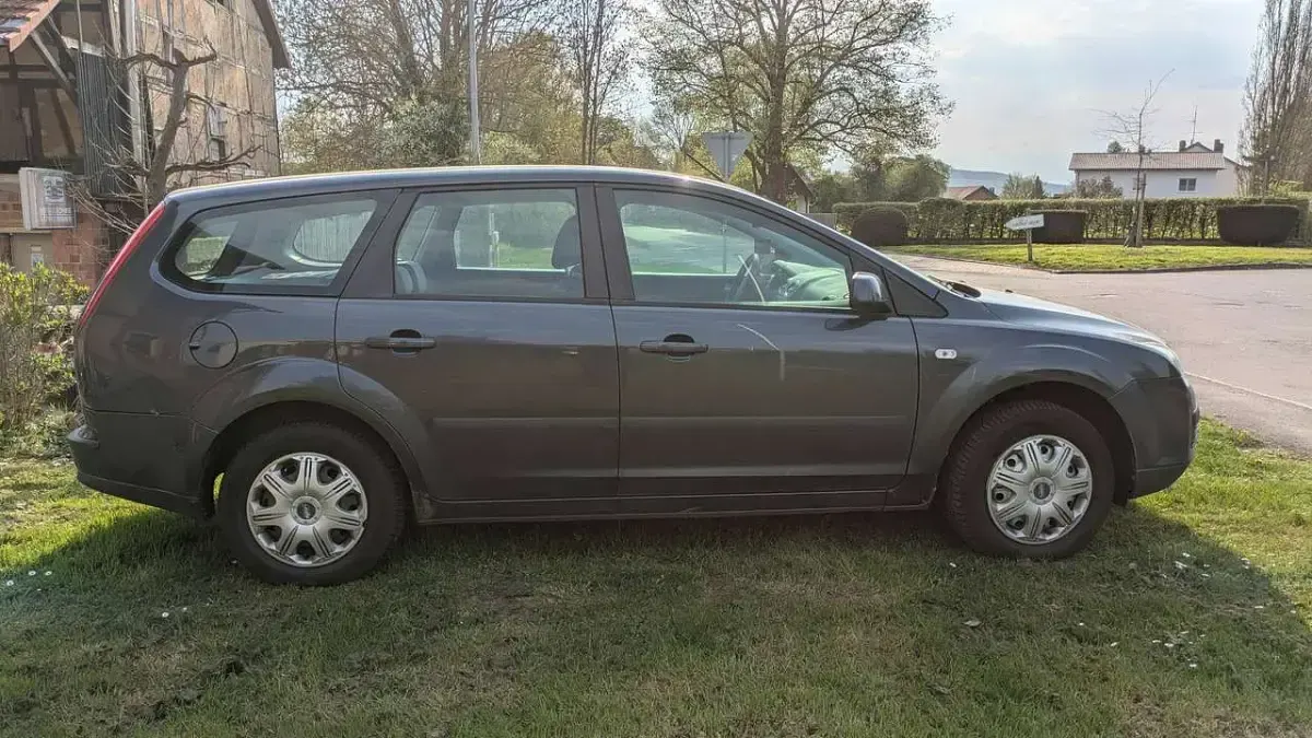 Gebraucht Ford Focus 101 PS (74 kW) 2006 Grau Kombi
