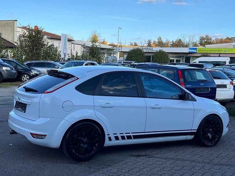 Gebraucht Ford Focus Titanium 145 PS (106 kW) 2010 Weiß Limousine