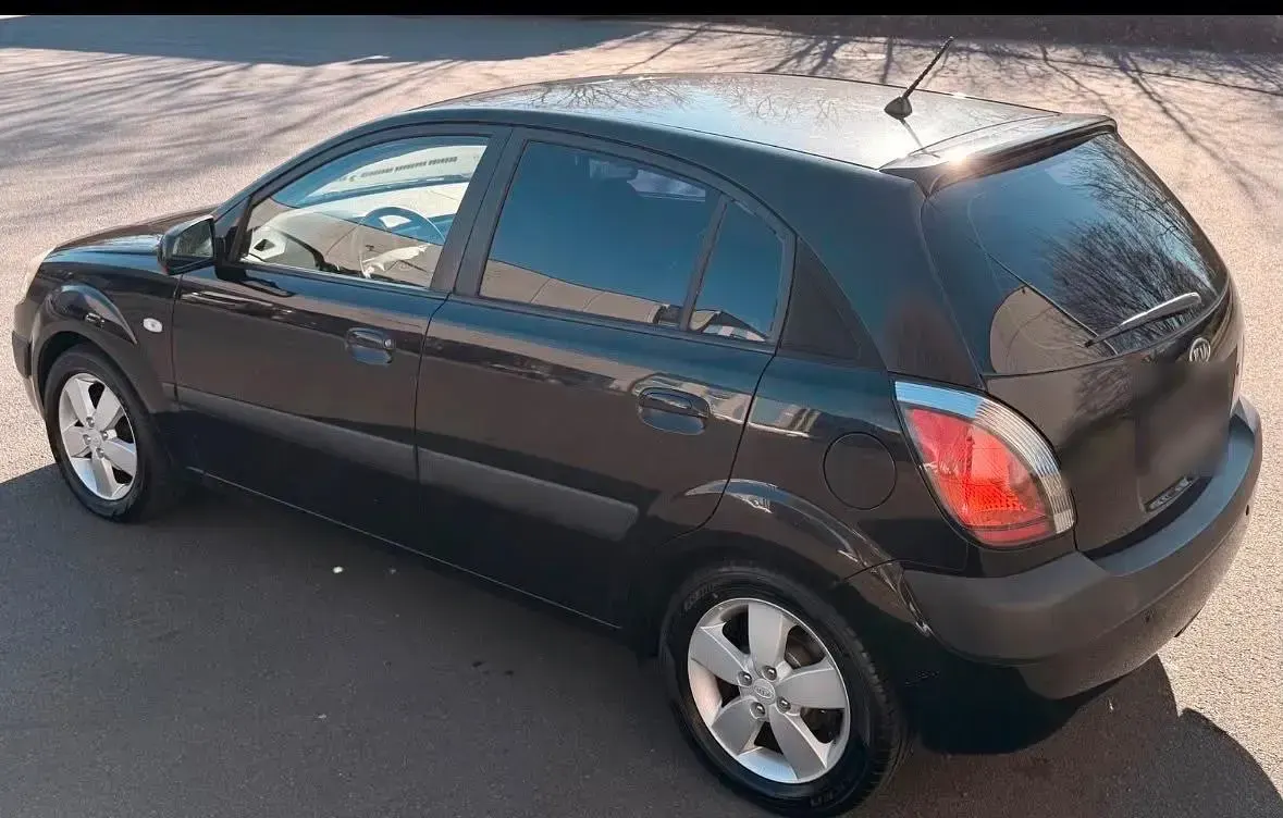 Gebraucht Kia Rio 96 PS (70 kW) 2005 Schwarz Kleinwagen