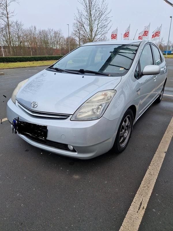 Gebraucht Toyota Prius 75 PS (55 kW) 2008 Silber Kleinwagen