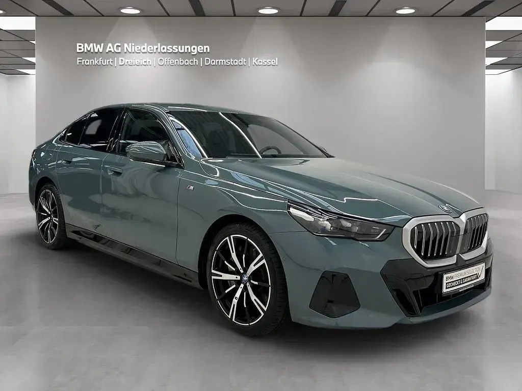 Gebraucht BMW 550e M Sport 313 PS (230 kW) 2024 Grün Limousine