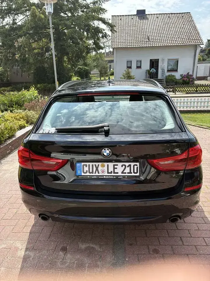 Gebraucht BMW 520 Sport Line 190 PS (139 kW) 2019 Schwarz Kombi