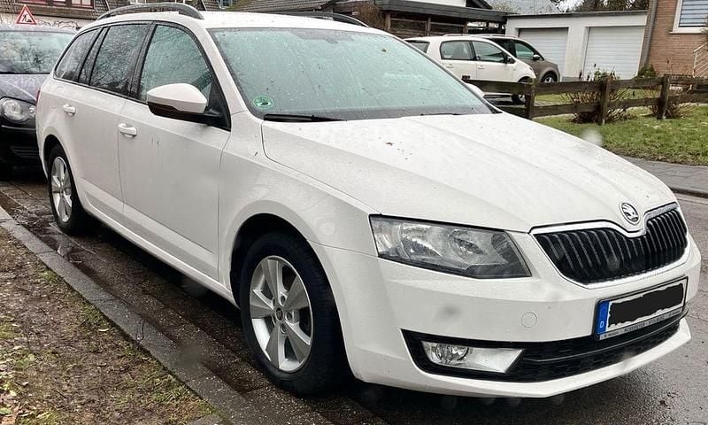 Gebraucht Skoda Octavia Elegance 105 PS (77 kW) 2015 Weiß Kleinwagen