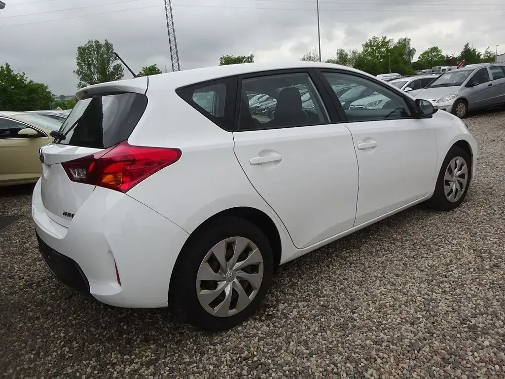 Gebraucht Toyota Auris Cool 99 PS (72 kW) 2015 Weiß Limousine
