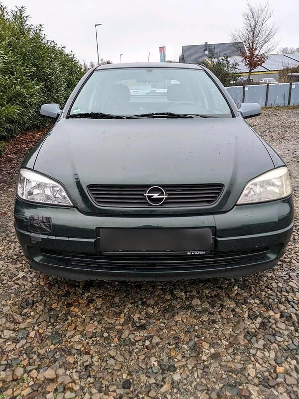 Grün Gebraucht 1999 Opel Astra Limousine | 1.100 € (Guter Preis) - Bild 1/4