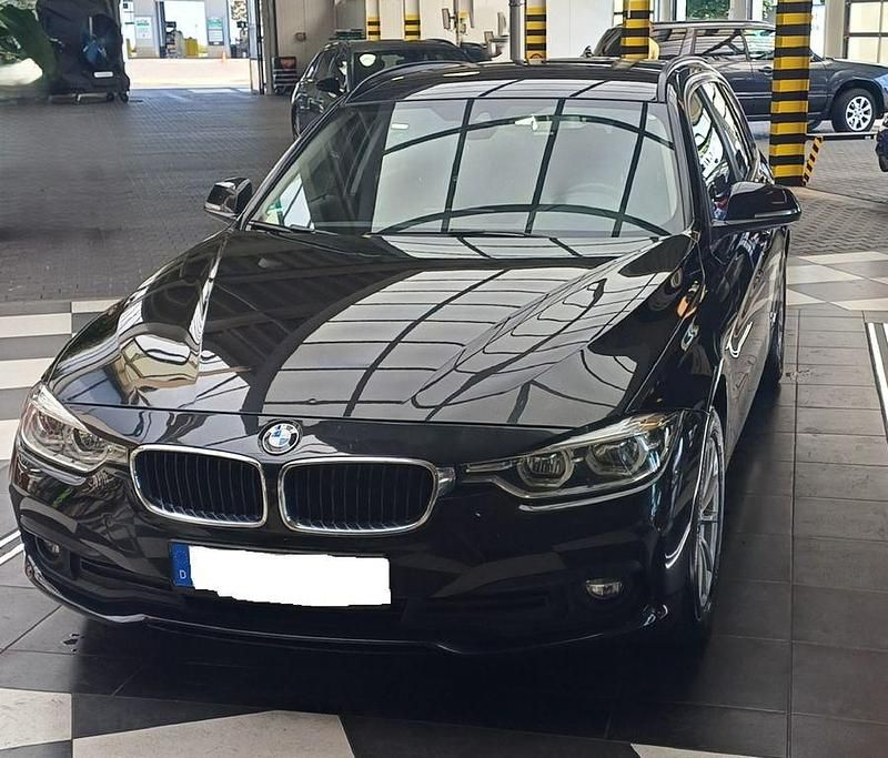 Schwarz Gebraucht 2019 BMW 318 Advantage Kombi | 10.990 € (Etwas zu teuer) - Bild 1/4