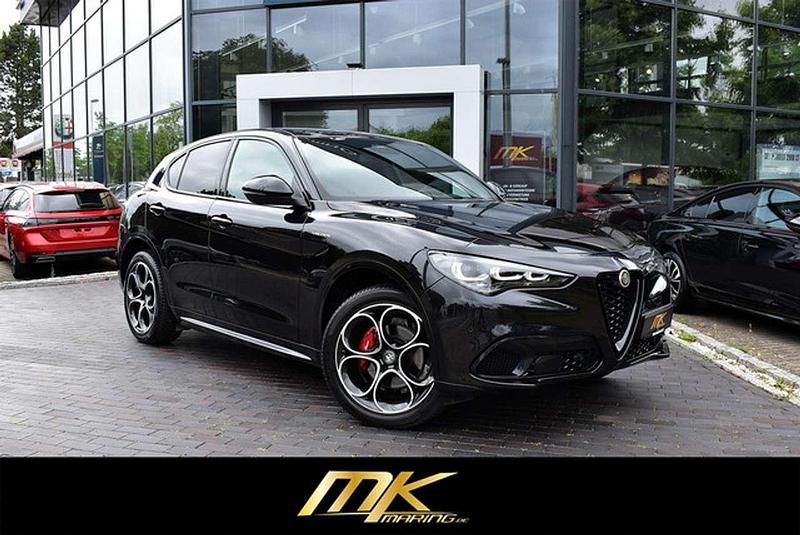 Nero vulcano, metallic Gebraucht 2024 Alfa Romeo Stelvio Veloce SUV | 41.990 € (Etwas zu teuer) - Bild 1/4
