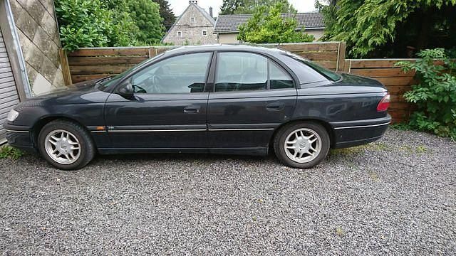 Gebraucht Opel Omega 185 PS (136 kW) 1996 Blau metallic Limousine