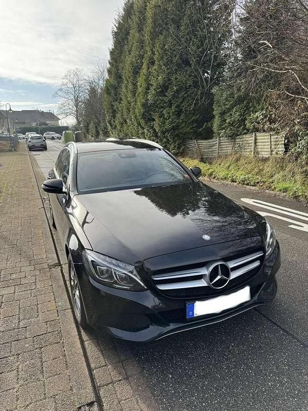Gebraucht Mercedes C180 156 PS (114 kW) 2015 Schwarz Kombi