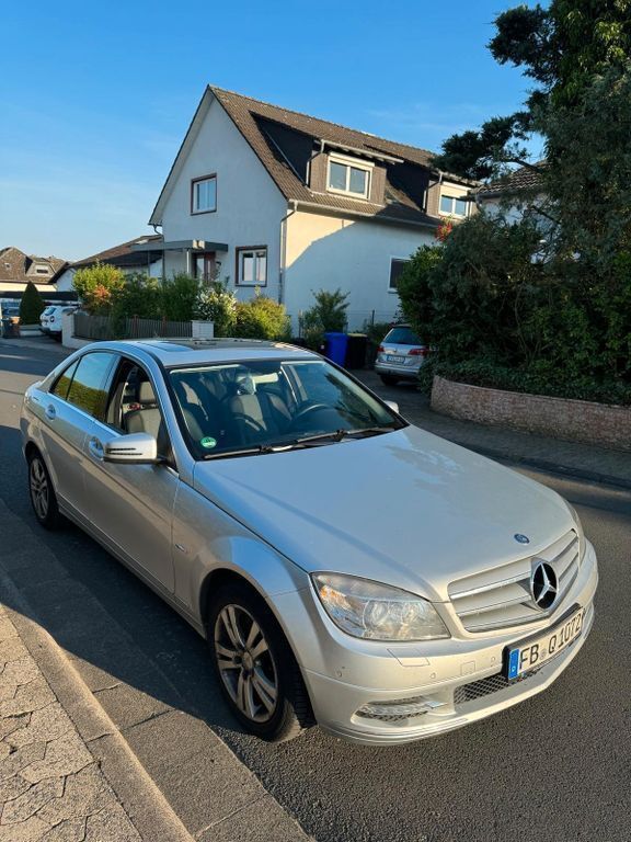 Silber Gebraucht 2011 Mercedes C220 Avantgarde Limousine | 7.200 € (Superpreis) - Bild 1/4