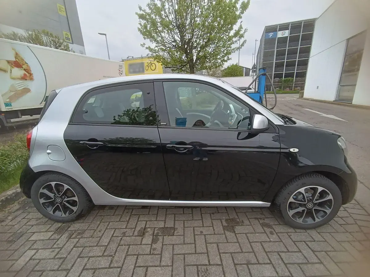 Gebraucht Smart ForFour Passion 71 PS (52 kW) 2015 Schwarz Kleinwagen