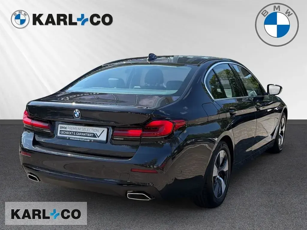 Gebraucht BMW 520 Sport Line 184 PS (135 kW) 2023 Grau Limousine
