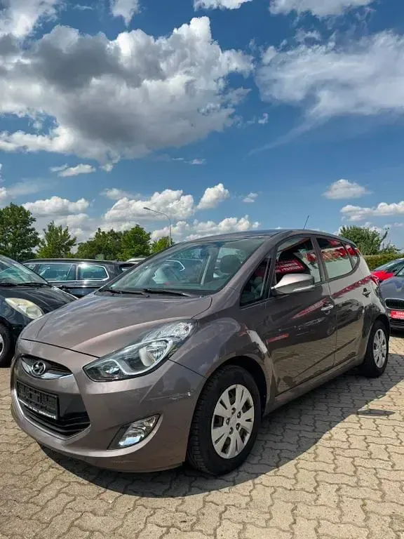 Gebraucht Hyundai ix20 Edition 116 PS (85 kW) 2013 Braun Kleinwagen