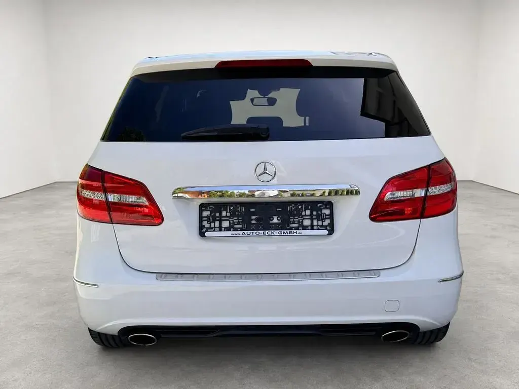 Gebraucht Mercedes B180 122 PS (89 kW) 2013 Calcitweiss/zirrusweiss Van / Kleinbus