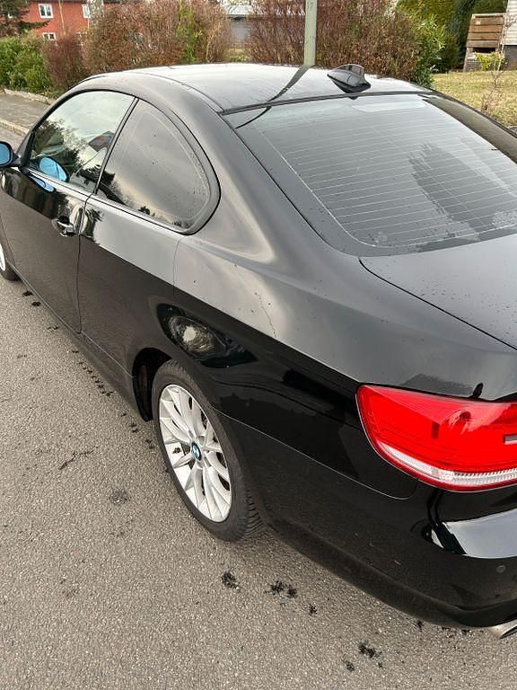 Gebraucht BMW 320 171 PS (125 kW) 2008 Schwarz Coupé