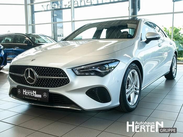 Iridiumsilber Gebraucht 2023 Mercedes CLA180 Progressive Limousine | 30.500 € (Fairer Preis) - Bild 1/4