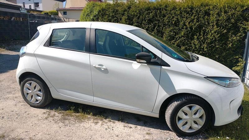 Weiß Gebraucht 2016 Renault Zoe Kleinwagen | 7.800 € (Guter Preis) - Bild 1/2
