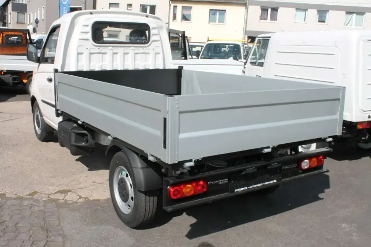 Neu Piaggio Porter 106 PS (77 kW) 2025 Plaster weiss SUV