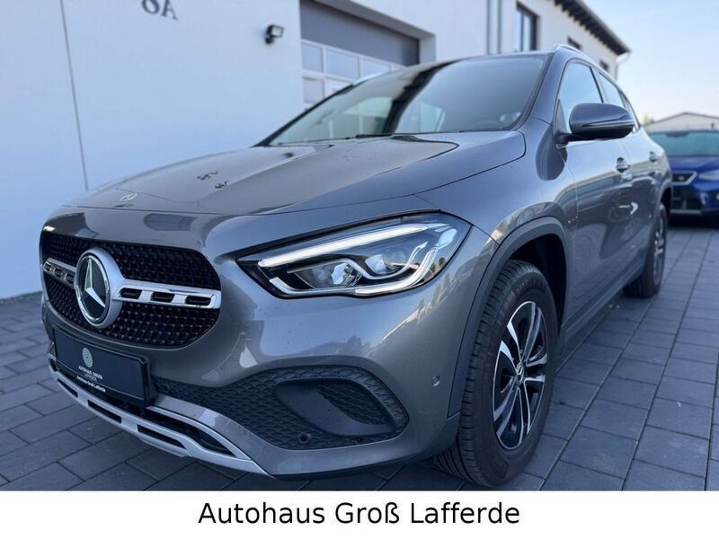 Grau Gebraucht 2023 Mercedes GLA180 SUV | 31.390 € (Fairer Preis) - Bild 1/4