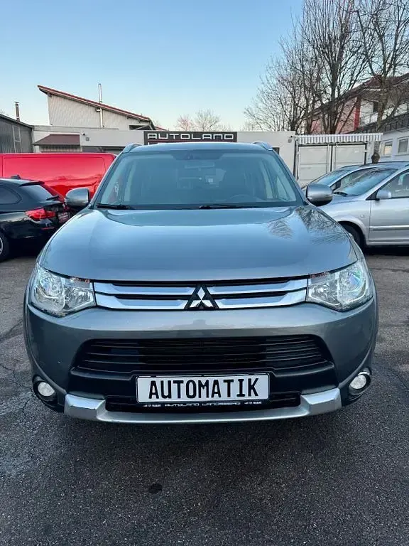 Begagnad Mitsubishi Outlander 150 HK (110 kW) 2015 Grå SUV