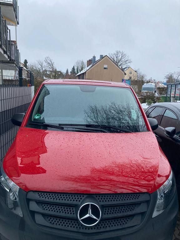 Rot Gebraucht 2023 Mercedes Vito Van | 31.900 € (Superpreis) - Bild 1/4