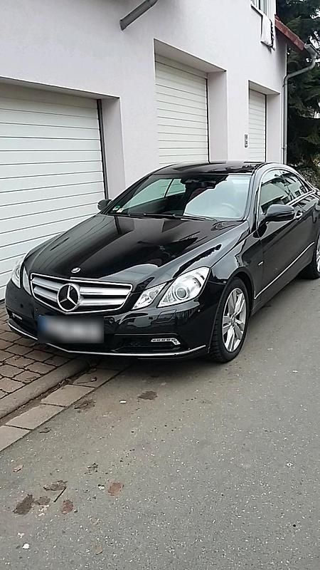 Schwarz Gebraucht 2009 Mercedes E350 Coupé | 10.800 € (Etwas zu teuer) - Bild 1/4