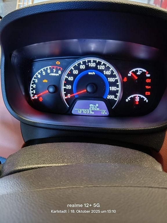 Grau Gebraucht 2018 Hyundai i10 Kleinwagen | 7.250 € (Fairer Preis) - Bild 1/4