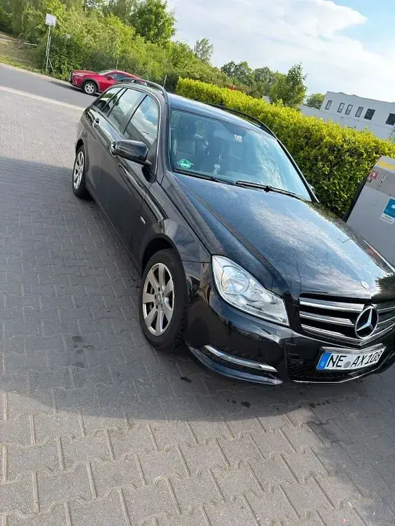 Gebraucht Mercedes C220 170 PS (125 kW) 2011 Schwarz Limousine