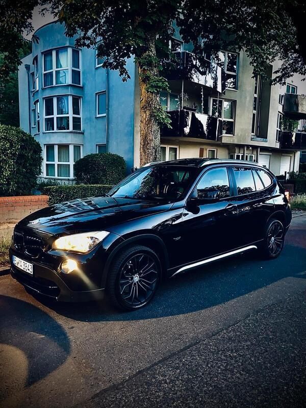 Schwarz Gebraucht 2011 BMW X1 xLine SUV | 7.800 € (Fairer Preis) - Bild 1/4