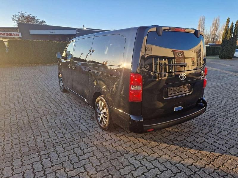 Gebraucht Toyota Proace Verso Team 177 PS (130 kW) 2024 Graphitschwarz Kombi
